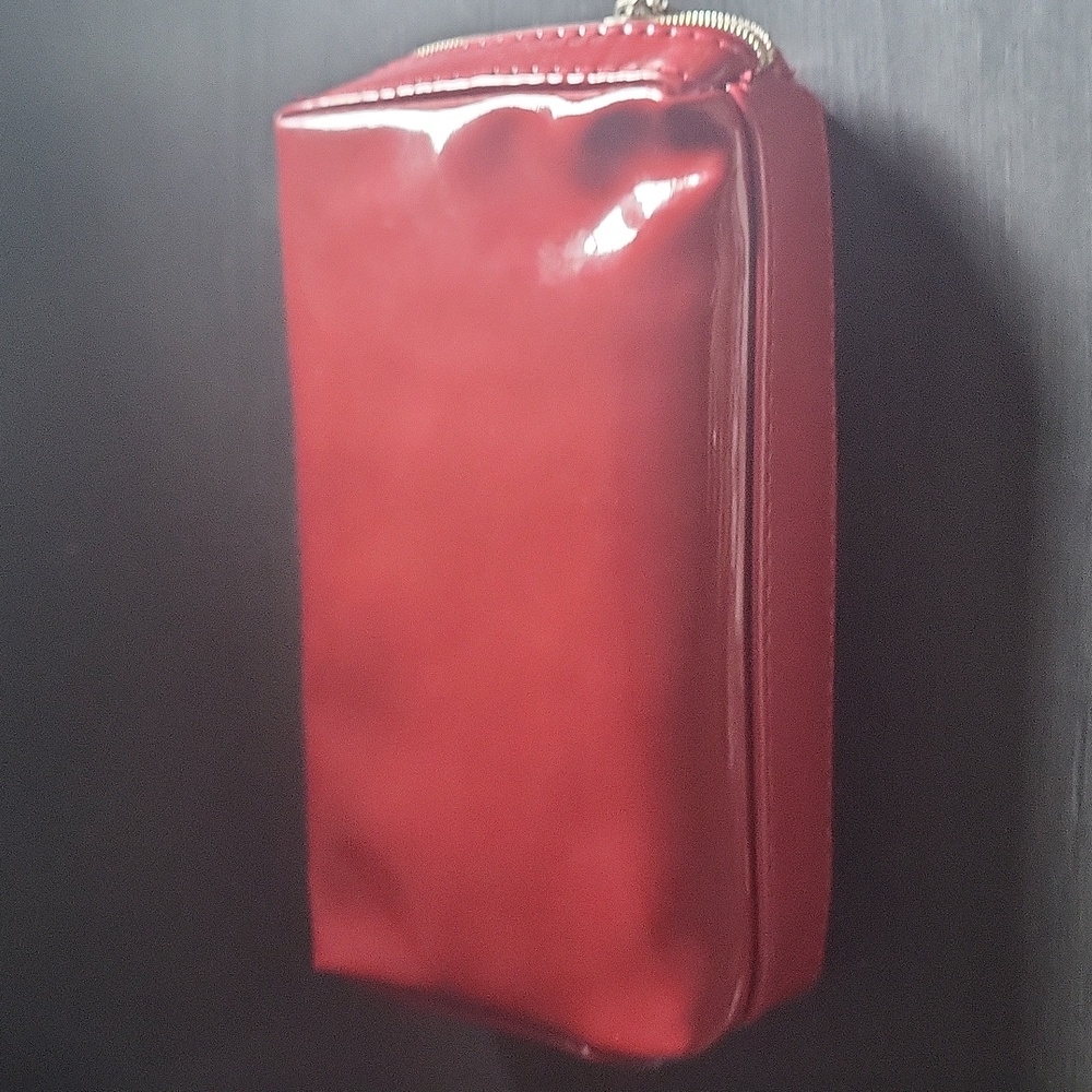 Chanel red lacquer makeup bag gorgous new comes boxed sending extra makeup high - Picture 4 of 6